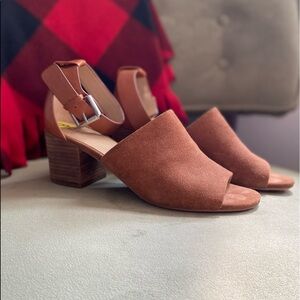 Marc Fisher Size 9 Cognac Suede Heeled Sandals